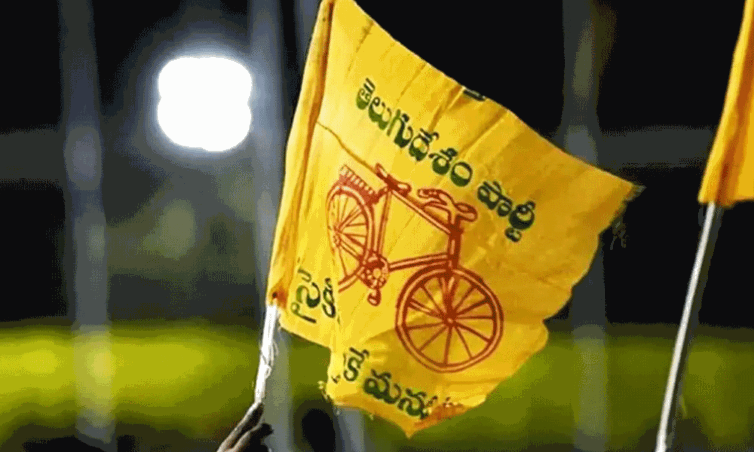 టీడీపీలో మరో రచ్చ: ప్రాధాన్యం తగ్గిస్తున్నారా... తగ్గుతోందా.. ? టీడీపీలో మరో రచ్చ: ప్రాధాన్యం తగ్గిస్తున్నారా... తగ్గుతోందా.. ?