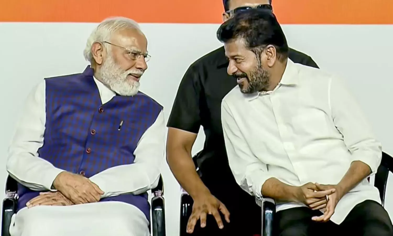 రేవంత్ నాతో కలువు.. కాంగ్రెస్ ముఖ్యమంత్రికి ప్రధాని మోదీ ఓపెన్ ఆఫర్ రేవంత్ నాతో కలువు.. కాంగ్రెస్ ముఖ్యమంత్రికి ప్రధాని మోదీ ఓపెన్ ఆఫర్