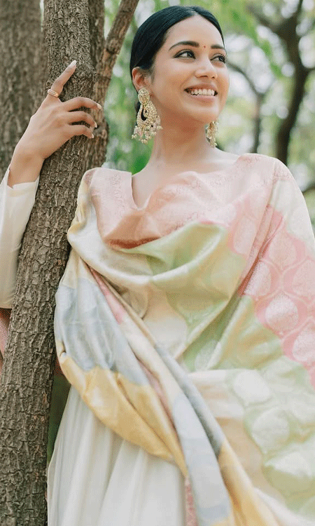 Nivetha Pethurajs Serene Glow: Timeless Elegance in Pastel Perfection