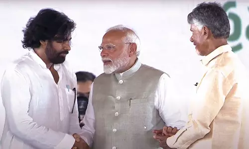 దక్షిణం కాంగ్రెస్ మయం...బాబు పవన్ లదే భారం !