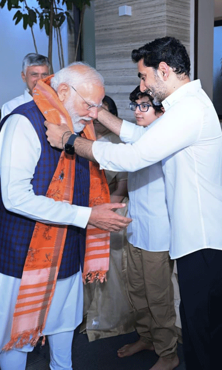PM Modi Meets Pawan Kalyan And Chandrababu Families In Hyderabad