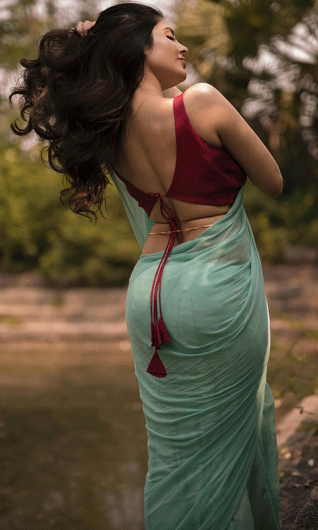 Kushitha Kallapu Shines With Beauty, Charm And Traditional Elegance