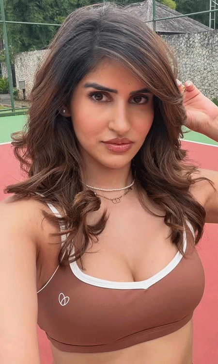 Sakshi Malik Flaunts Chic Style in Viral Pictures