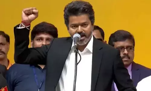 ఆదిలోనే అర‌మ‌రిక‌.. విజ‌య్ హామీల‌పై స‌ర్వ‌త్రా విస్మ‌యం!