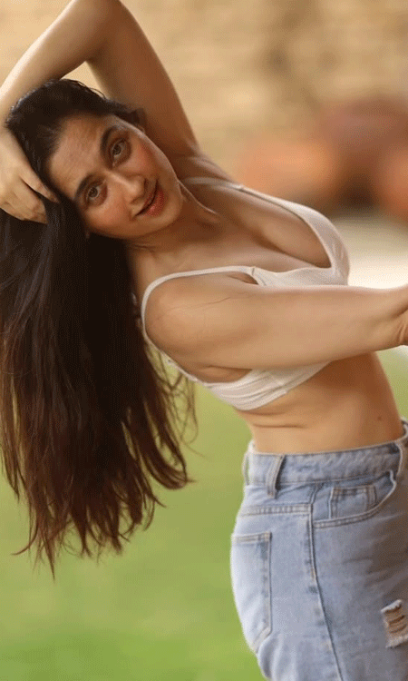 Sanjeeda Shaikh Exudes Confidence and Glamour in Stunning New Look
