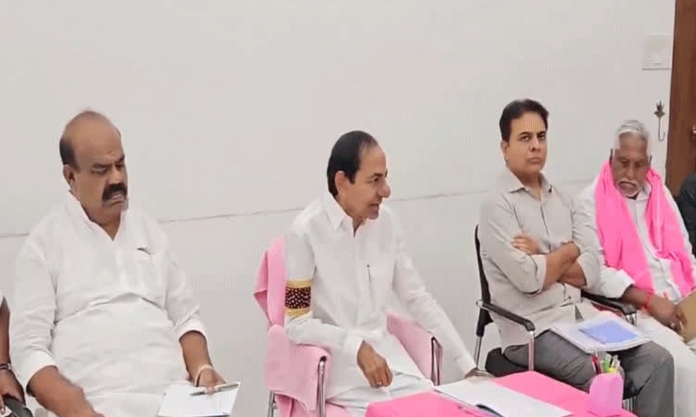ప్ర‌త్య‌క్ష పోరు చేయండి.. వెనుక‌డుగు వ‌ద్దు:  కేసీఆర్ దిశానిర్దేశం