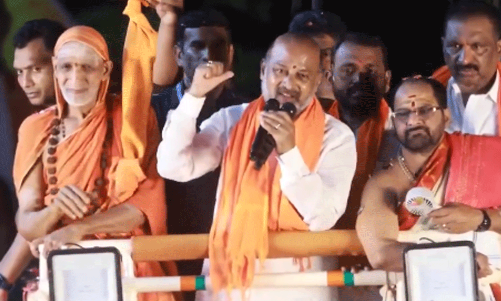 కిందా మీద అవుతున్న బండి !