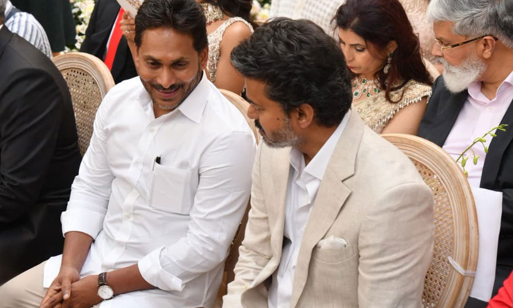జగన్ విత్ విజయ్ : వైసీపీ కొత్త మిత్రుడు !