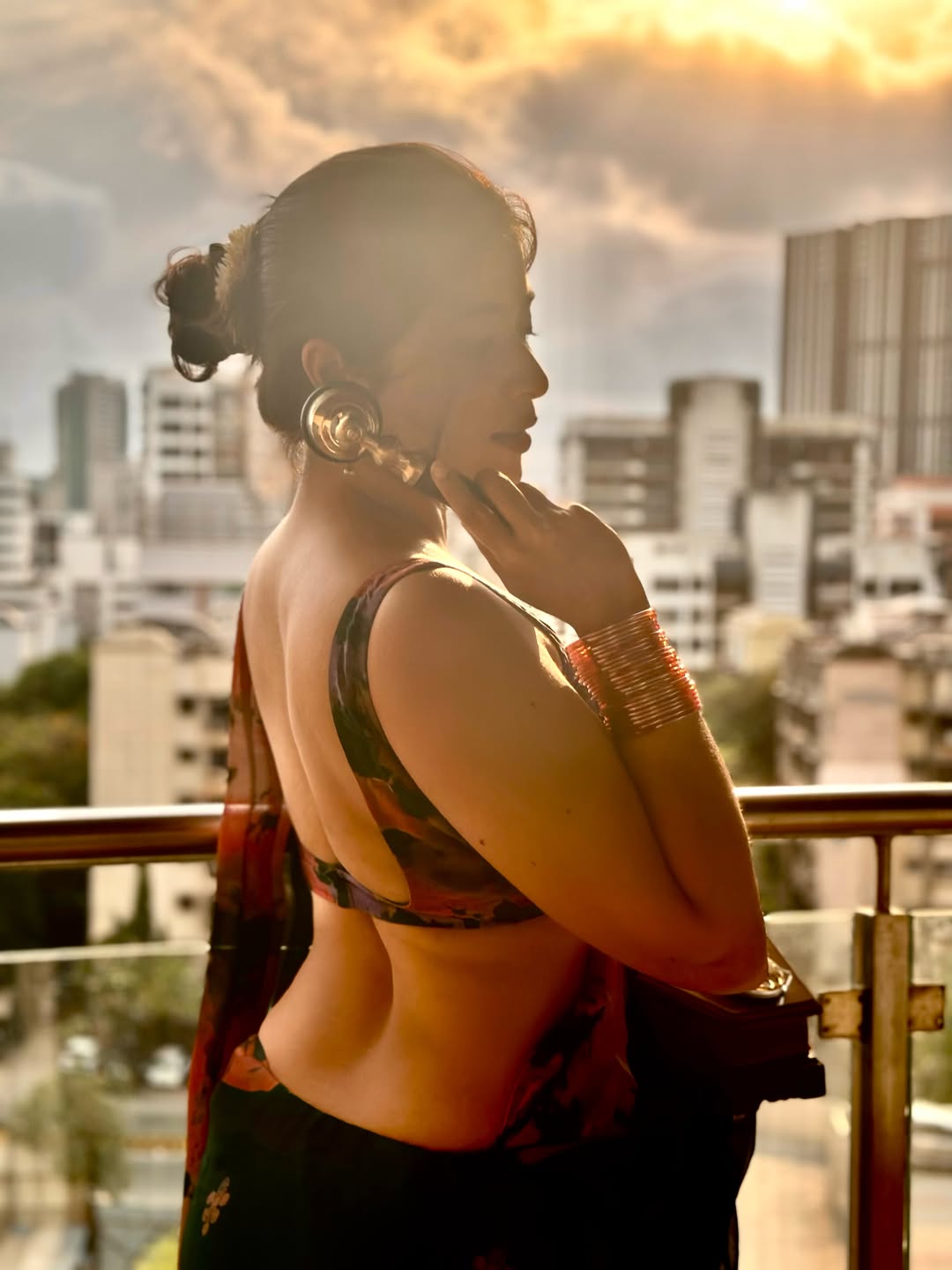 Nikita Sharma Channels Old-School Bollywood Charm in Stunning Traditional Look