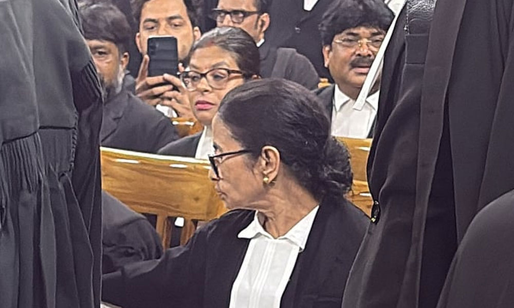 నల్లకోటు ధరించి దీదీ పోరాటం.. మమత బెనర్జీ సరికొత్త సంచలనం