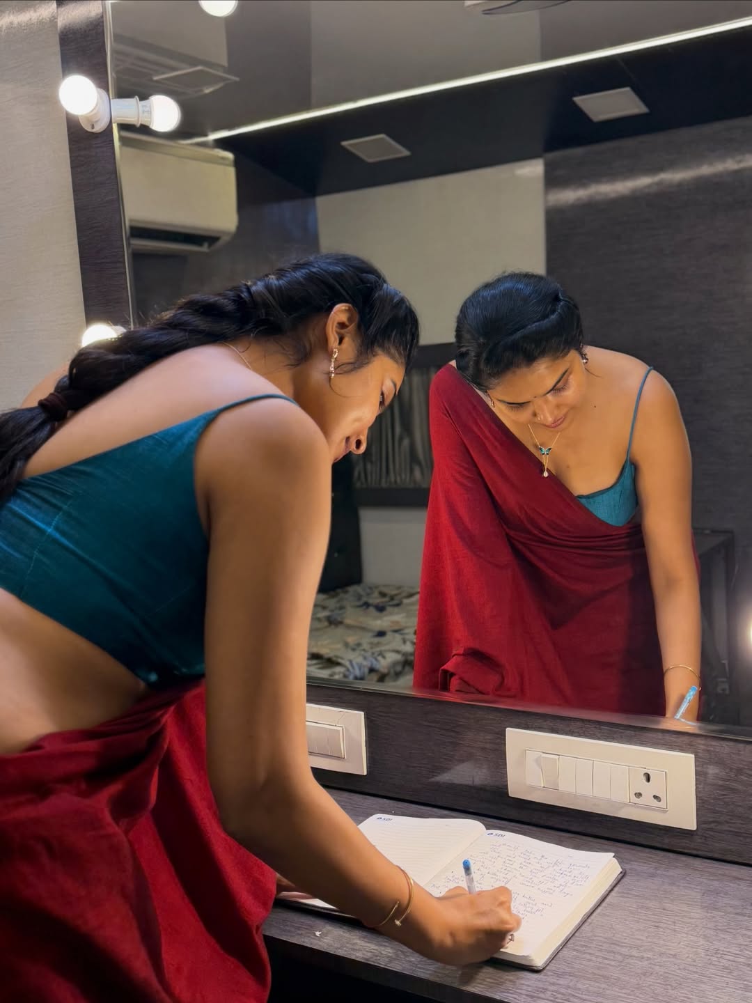 Divi Raises Temperature In Saree