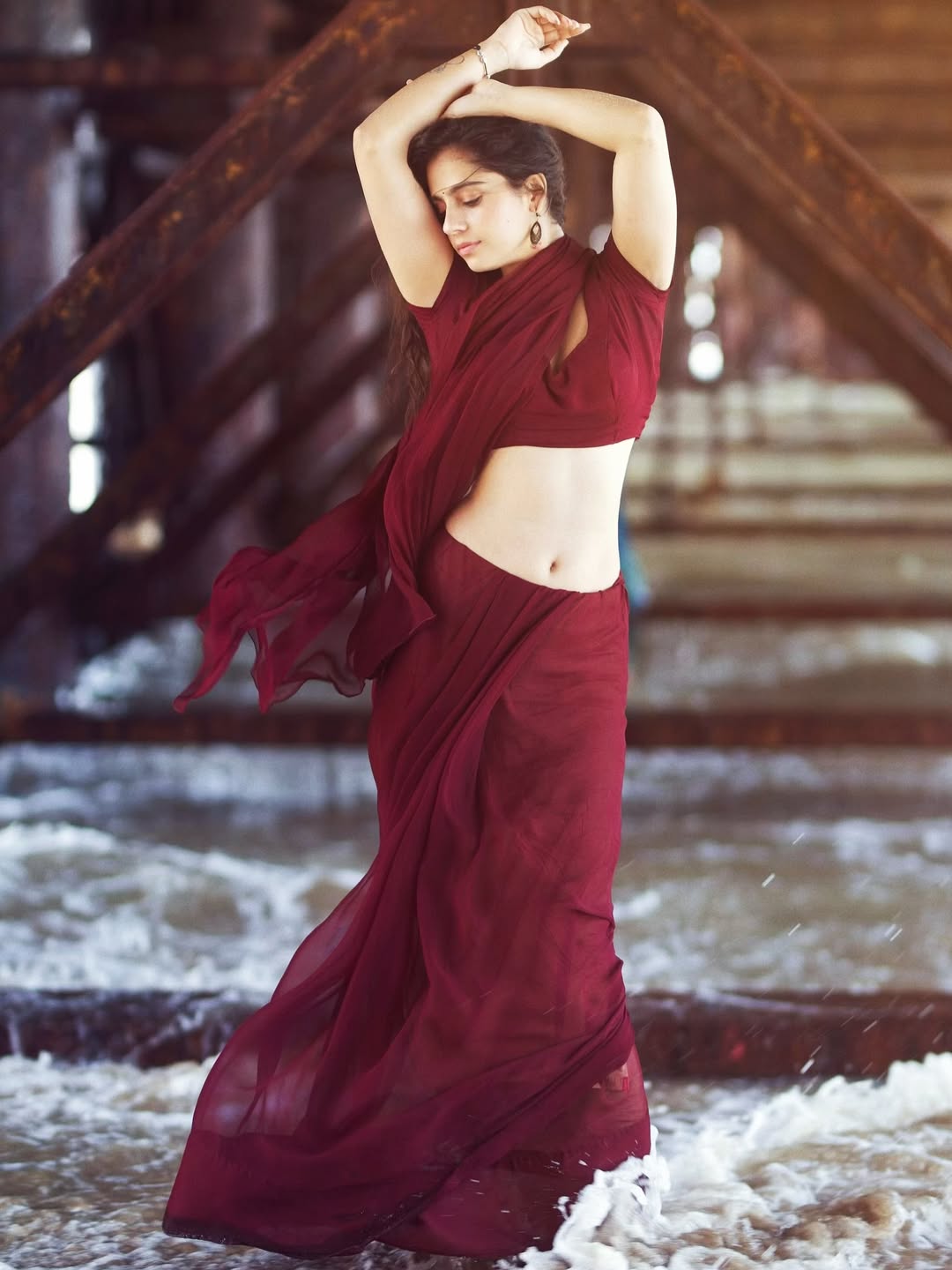Rose Sardana Radiates Grace and Glamour in a Stunning Saree Look
