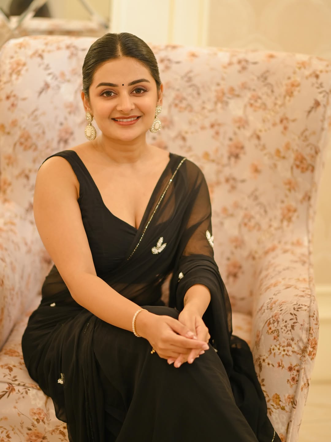 Esther Anil Stuns in Elegant Black Saree Look