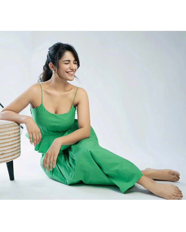 Ruhani Sharma Turns Heads With Her Stunning Glam Look