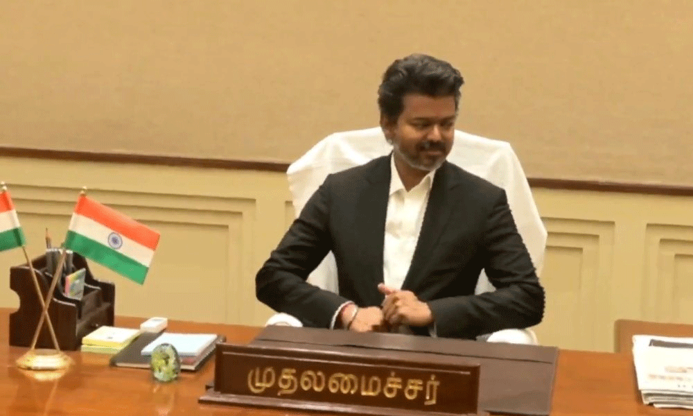 దేశంలో త్రిభాషా విద్య‌.. విజ‌య్ నెత్తిన పిడుగు!