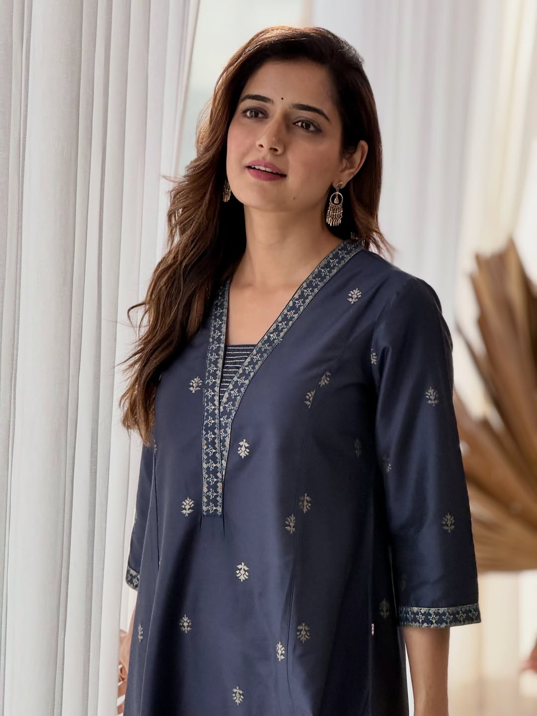 Ashika Ranganath Reflects in Elegant Traditional Grace