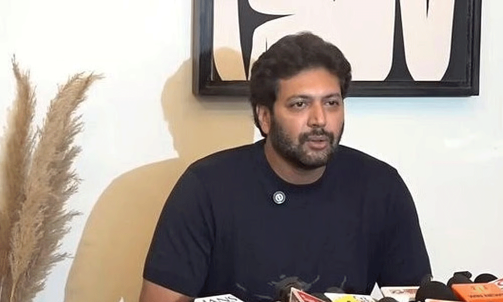 విడాకులు తీసుకున్న భ‌ర్త‌కు మ‌ద్ద‌తుగా హీరోయిన్లు!