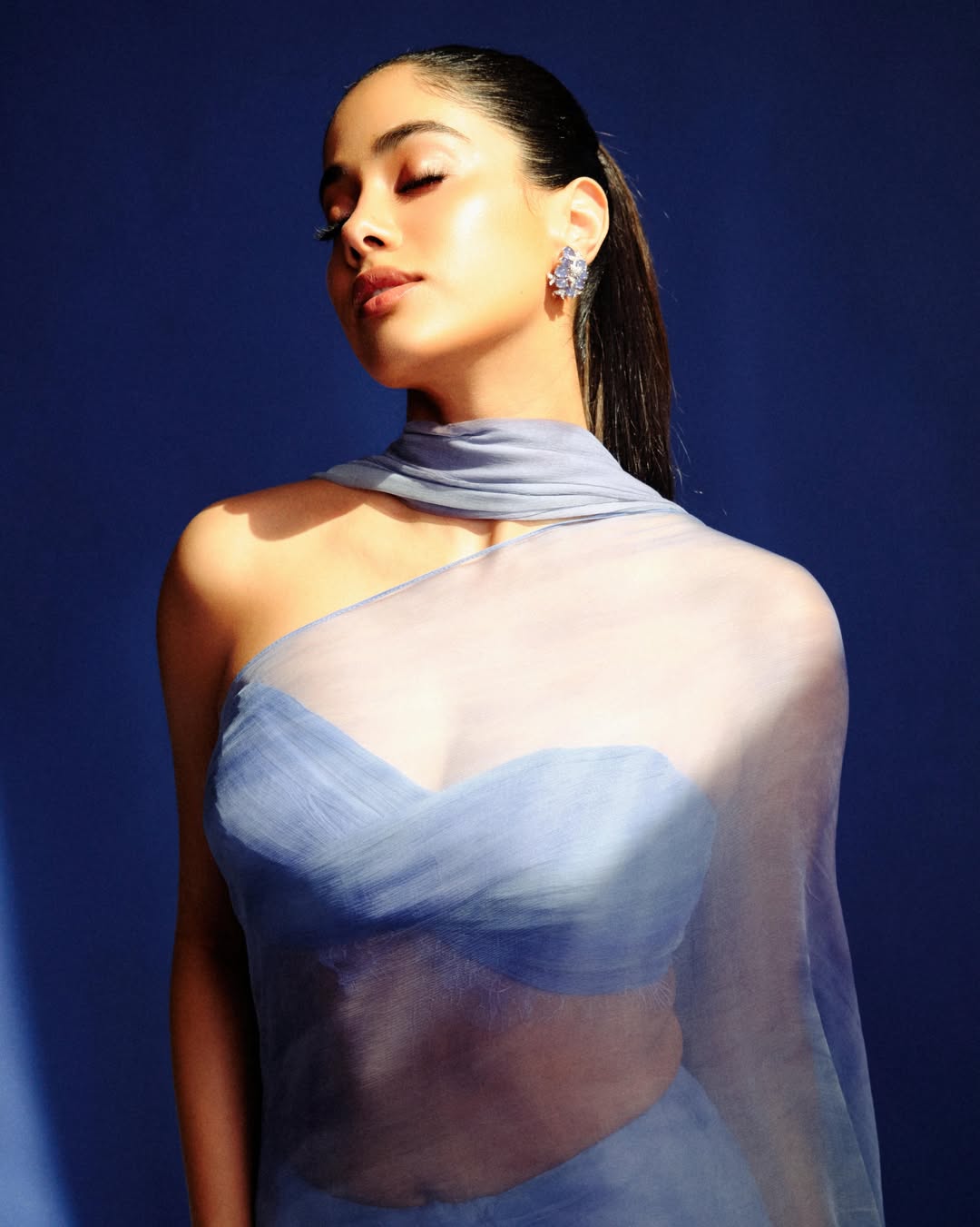 Janhvi Kapoor Looks Regal In Stunning Powder-Blue Saree Fashion