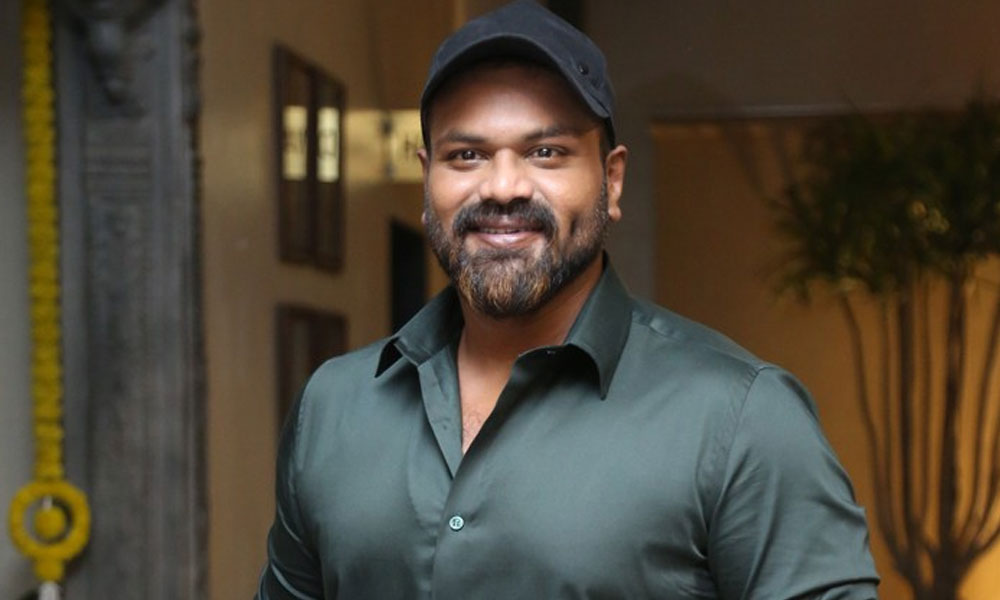 మంచు ఫ్యామిలీ గొడవలు.. మనోజ్ హెల్మెట్ కామెంట్స్ తో కొత్త చర్చ..