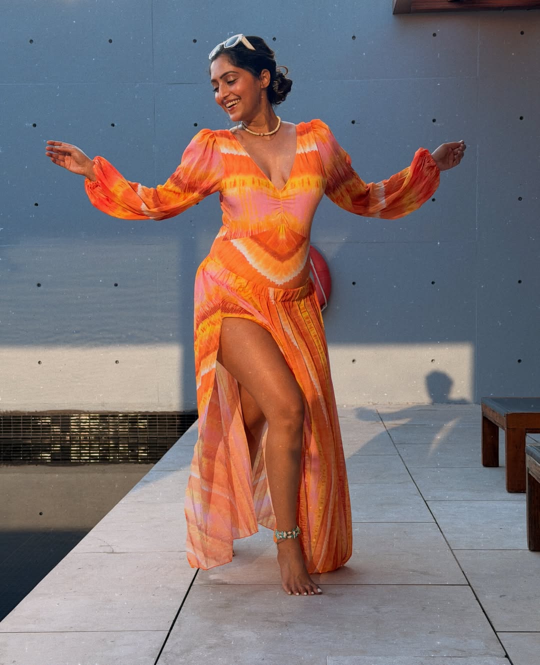 Mom-To-Be Reba Monica John Glows During Sunset Vacation