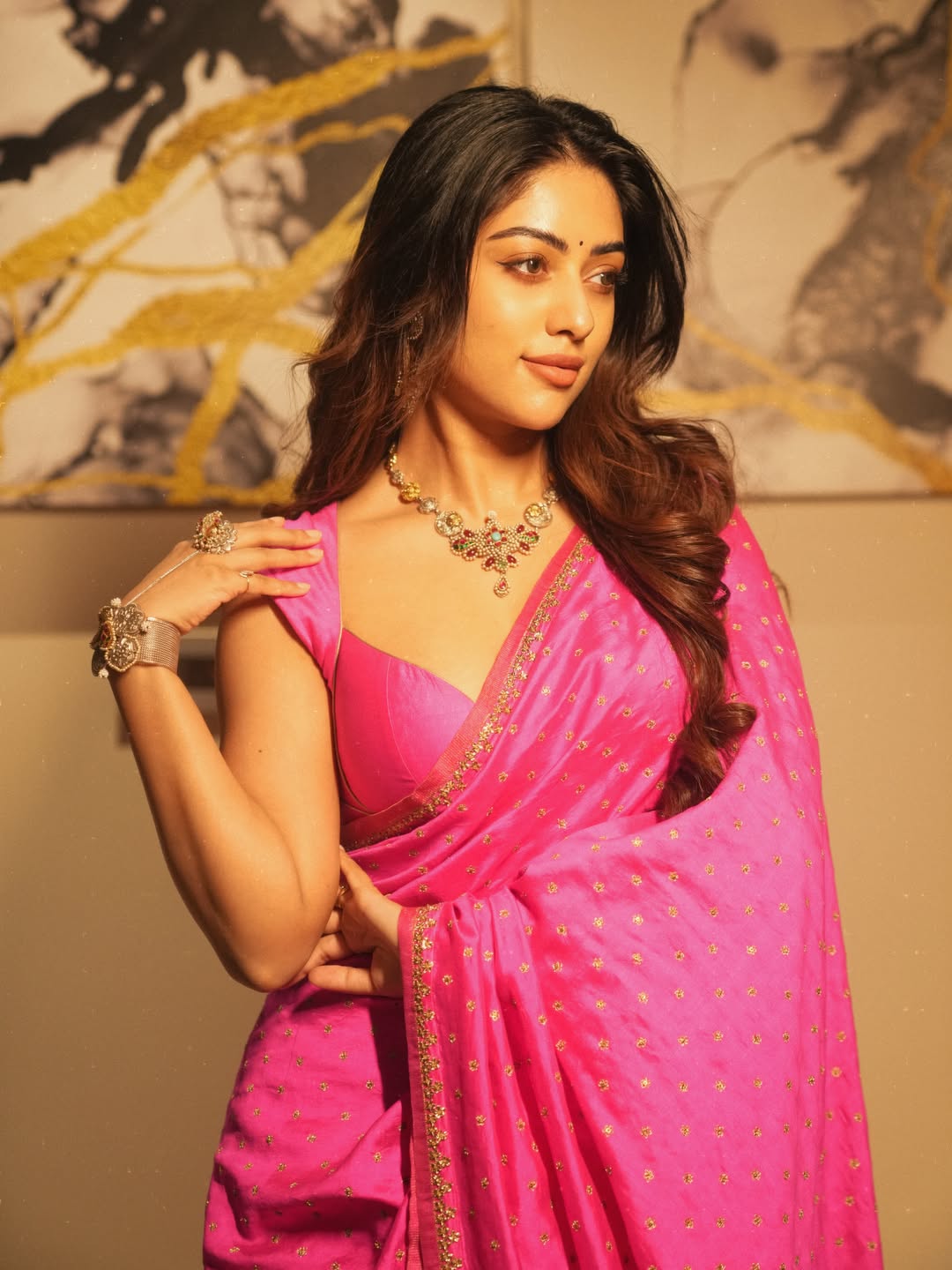 Anu Emmanuel Glows in a Stunning Pink Saree