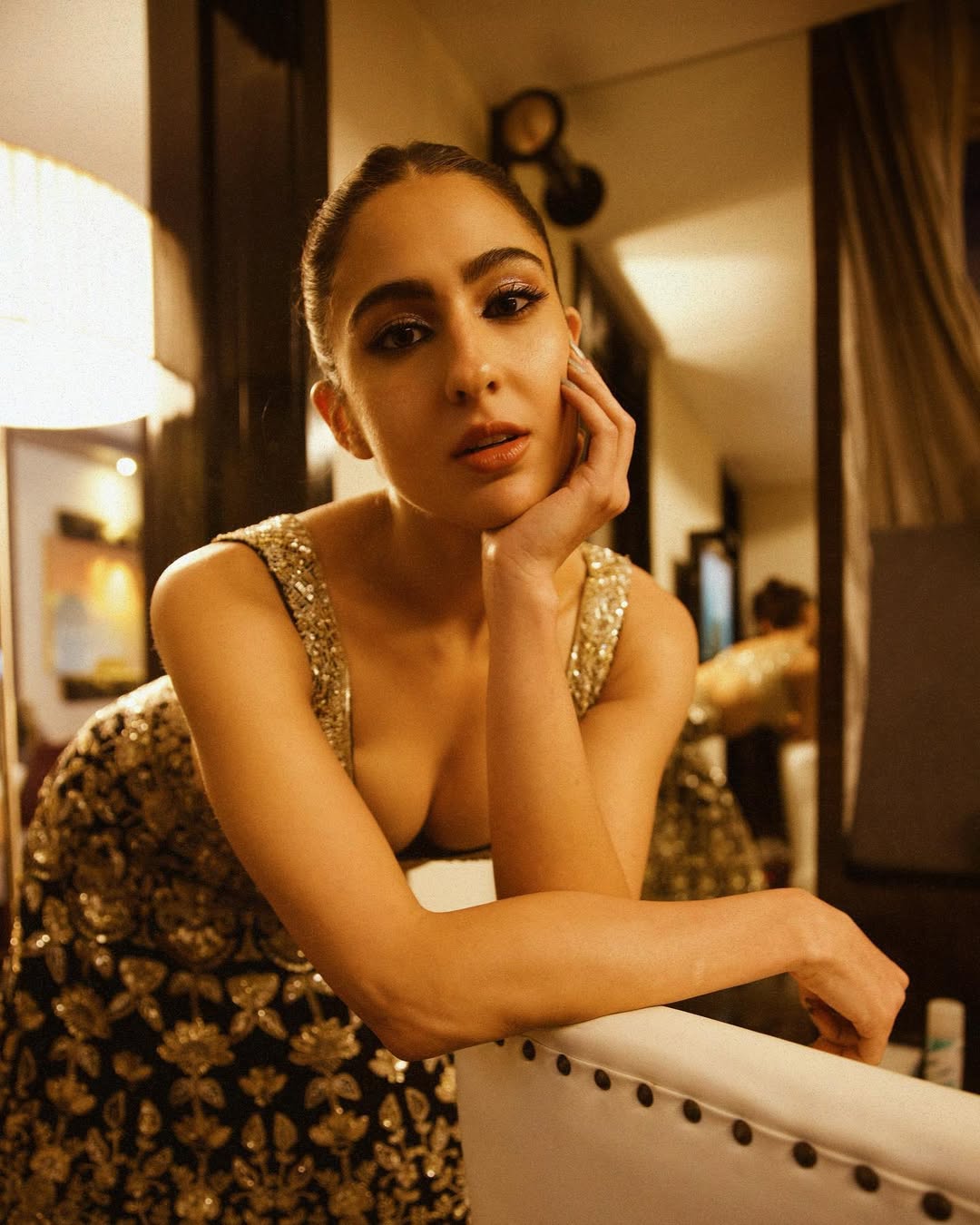 Sara Ali Khan Flaunts Timeless Beauty in Stunning Traditional Glam Look