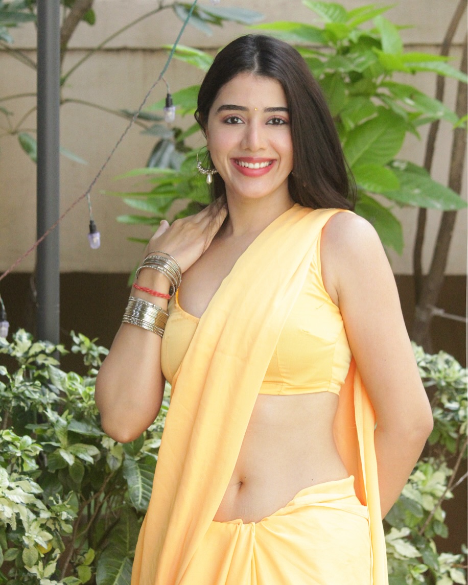 Aarti Chikara Looks Radiant In Vibrant Traditional Yellow Saree Aarti Chikara Looks Radiant In Vibrant Traditional Yellow Saree