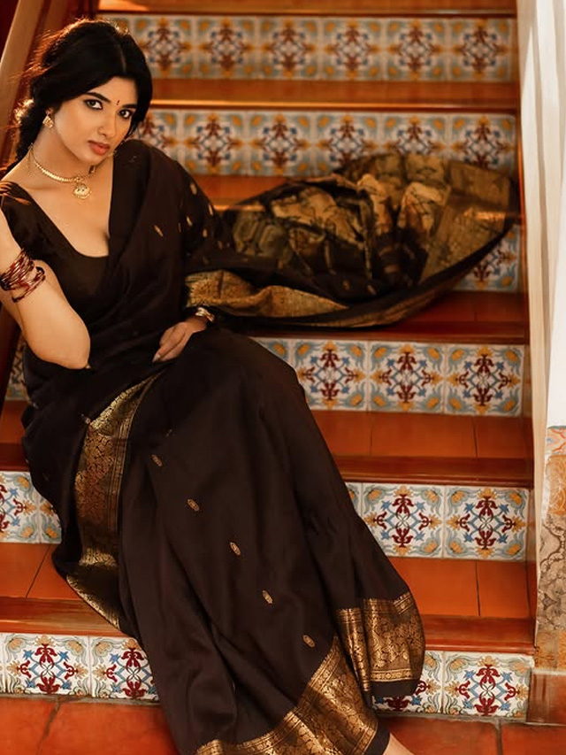 Pragya Nagra Looks Elegant in Traditional Black Saree