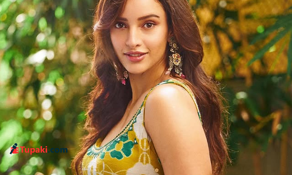 ఒక్క లుక్ తో మాయ చేస్తున్నయానిమల్ బ్యూటీ!