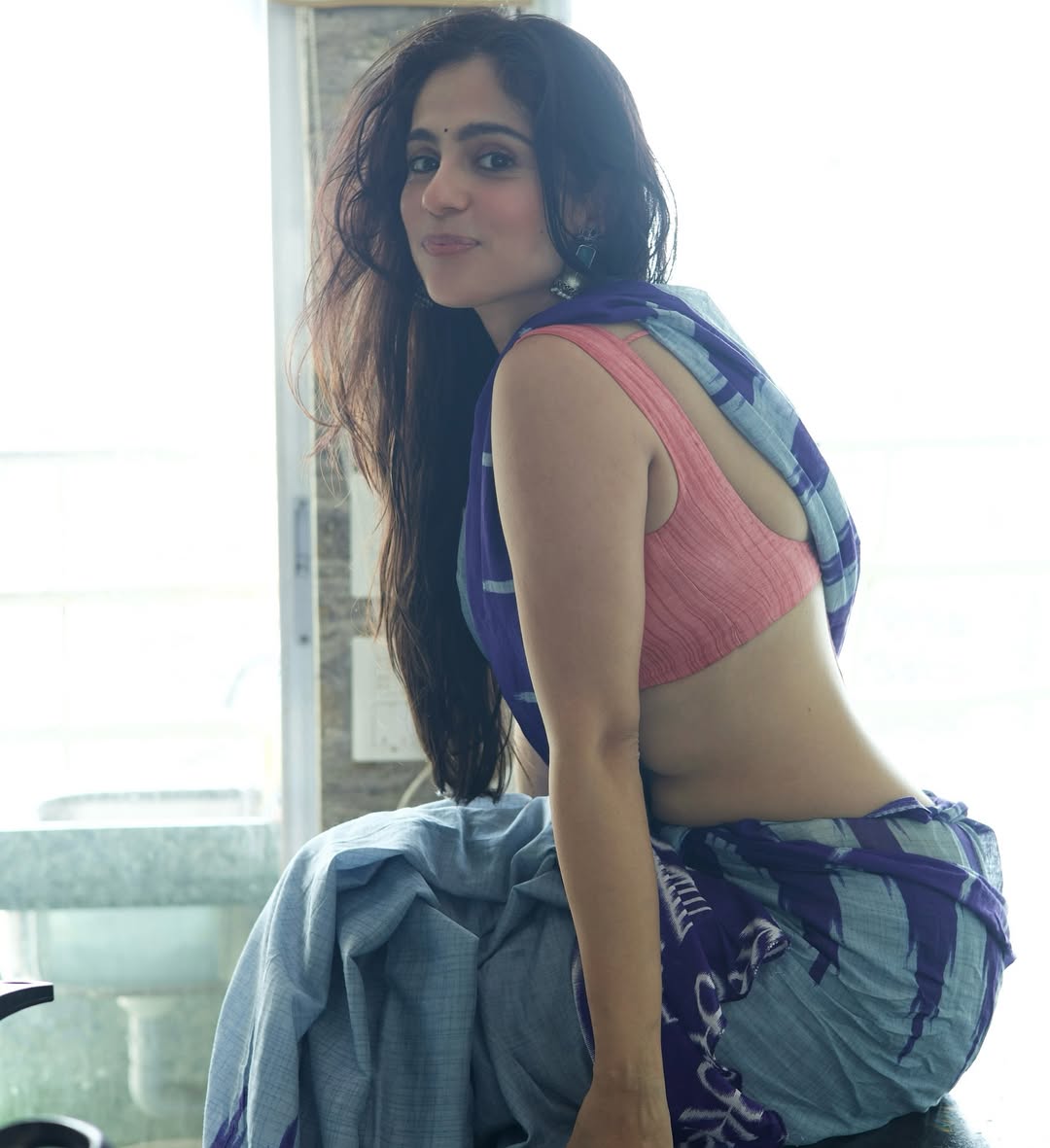 Rose Sardana Stuns in Elegant Saree Look With Effortless Charm