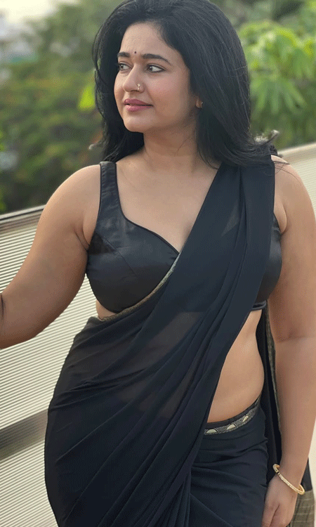 Poonam Bajwa Looks Elegant and Timeless in Stunning Black Saree