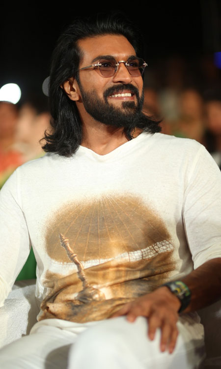 Ram Charan and Janhvi Kapoor Captivate at the Peddi Ki Aawaz Event