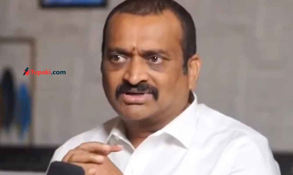 బండ్ల గణేష్ కు చెప్పు దెబ్బ.. ఆ హీరో ఎవరు? అలా కరెక్టేనా? బండ్ల గణేష్ కు చెప్పు దెబ్బ.. ఆ హీరో ఎవరు? అలా కరెక్టేనా?