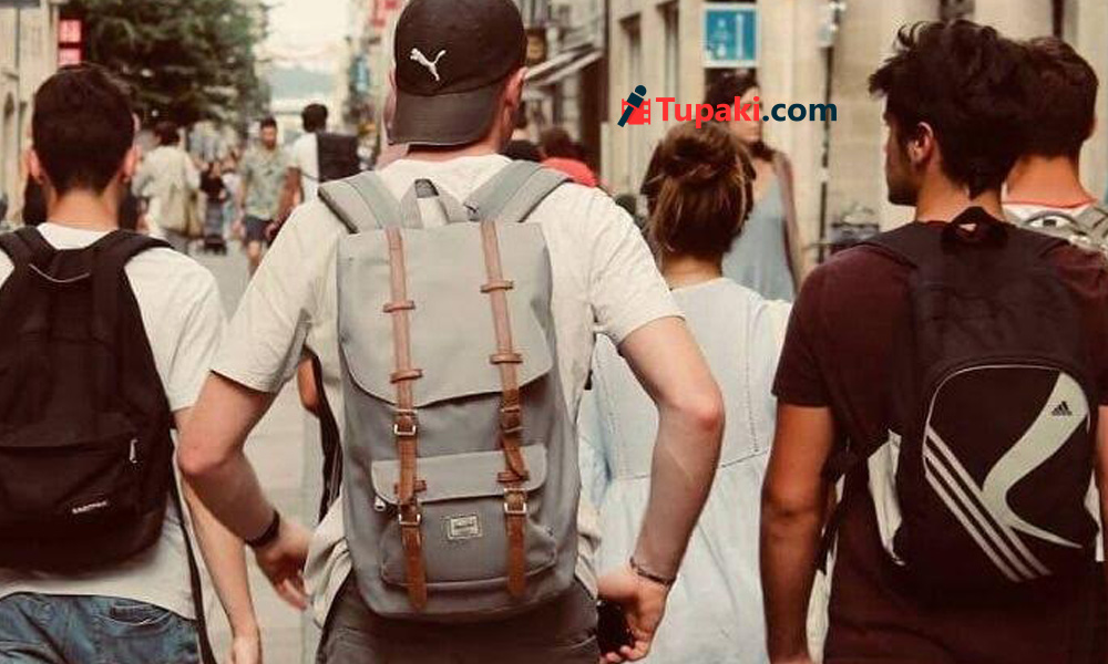 రూపాయి పతనం.. విదేశాల్లో భారత స్టూడెంట్లకు కష్టకాలం
