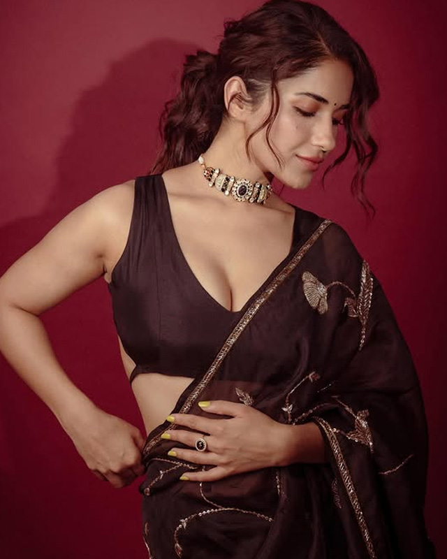 Ruhani Sharma’s Elegant Screen Presence Wins Audience Hearts Ruhani Sharma’s Elegant Screen Presence Wins Audience Hearts