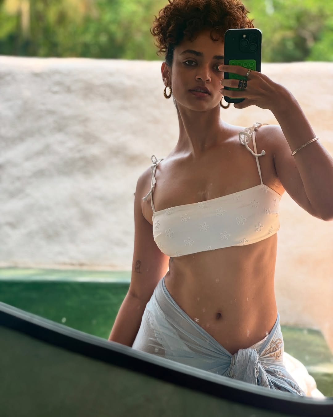 Anjali Sivaraman Stuns In Mirror Selfie With Effortless Youthful Charm