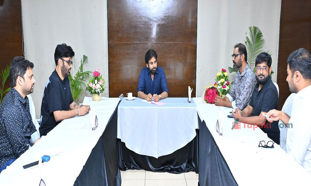 ప‌ర్సంటేజీ స‌మ‌స్య‌పై ప‌వ‌న్ క‌ల్యాణ్ కి నిర్మాత‌ల విన్న‌పం