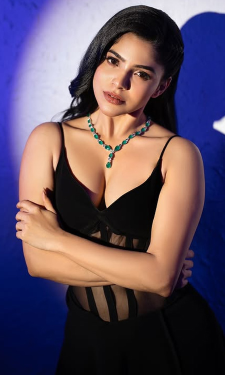 Divya Bharathi’s Glamorous Black Look Steals The Spotlight