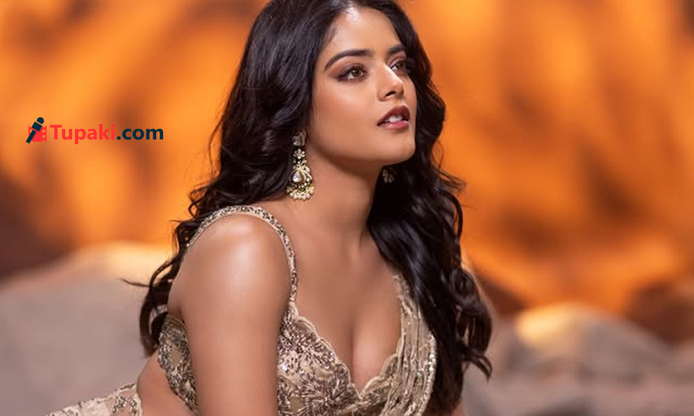 ఉల్లిపొర లాంటి చీరలో గ్లామర్ విందు వడ్డిస్తున్న ప్రభాస్ బ్యూటీ! ఉల్లిపొర లాంటి చీరలో గ్లామర్ విందు వడ్డిస్తున్న ప్రభాస్ బ్యూటీ!
