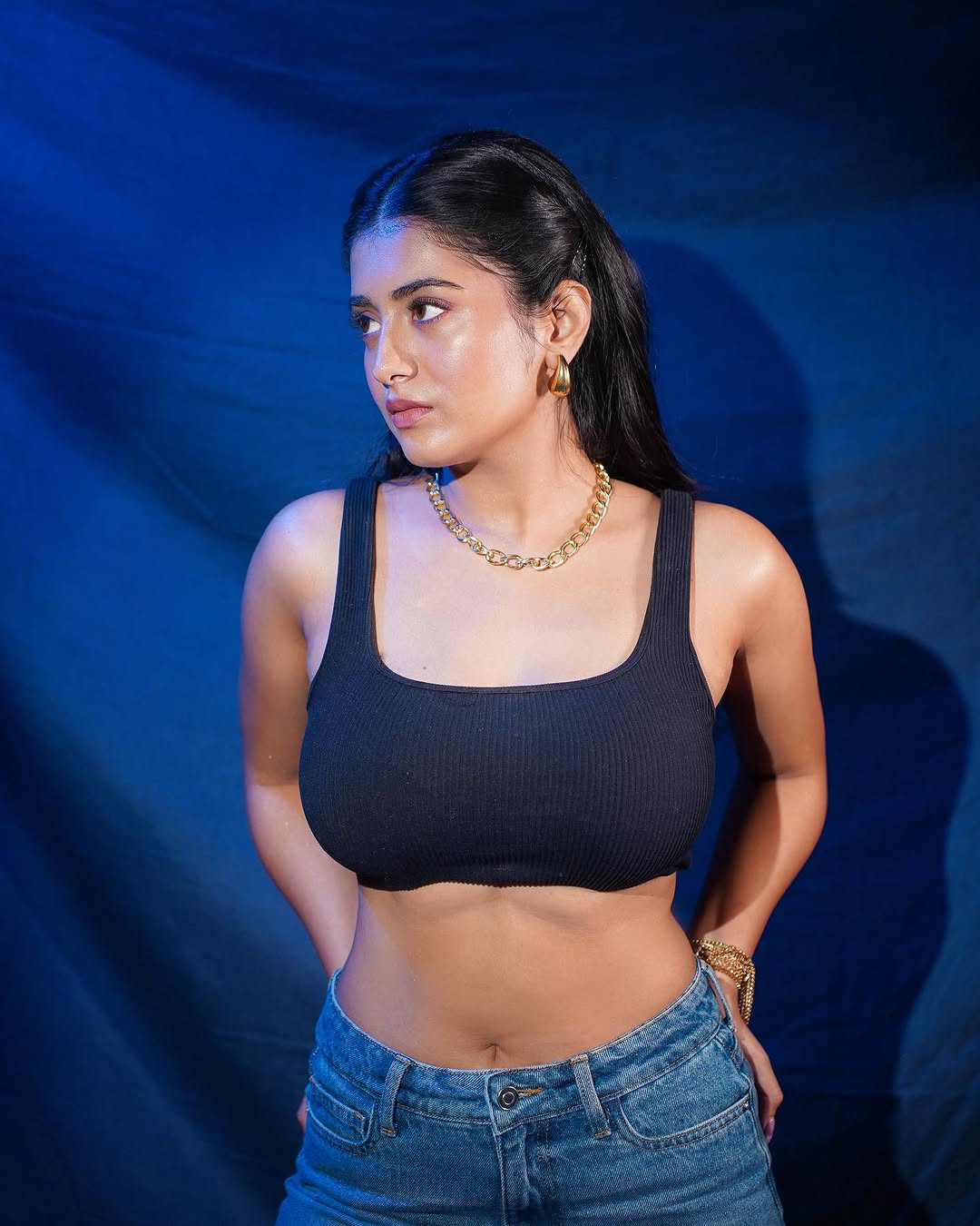 Rashi Singh Showcases Powerful Glam Avatar Rashi Singh Showcases Powerful Glam Avatar