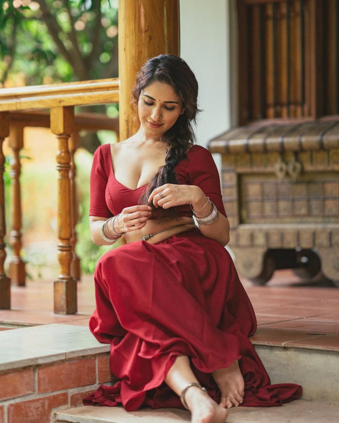 Ruhani Sharma Blends Tradition And Modern Charm In Ethnic Glam Avatar