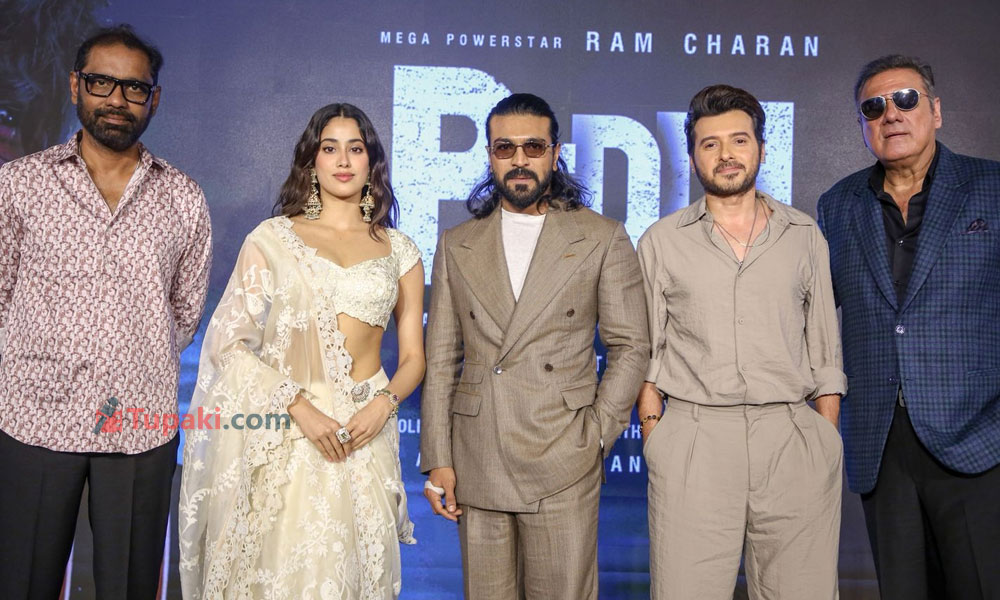ఢిల్లీ వరకు వెళ్లిన పెద్ది.. అందరితో ఇలా..