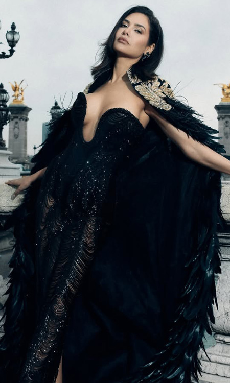 Esha Gupta’s Majestic Black Feather Glam
