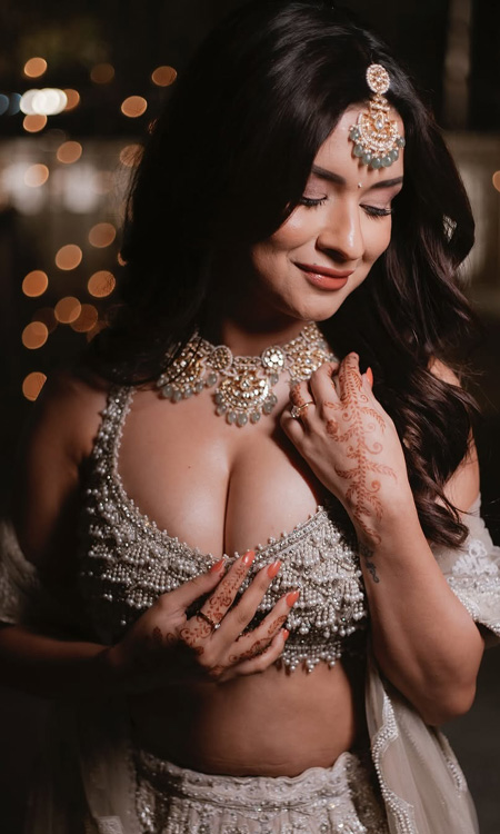 Avneet Kaur Radiates Royal Elegance in Dreamy Bokeh Lights Shoot