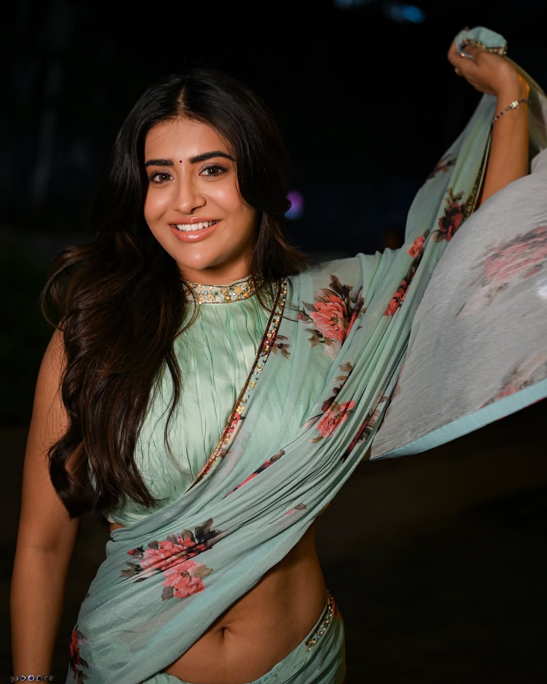 Rashi Singhs Soft Summer Saree Moment Rashi Singhs Soft Summer Saree Moment