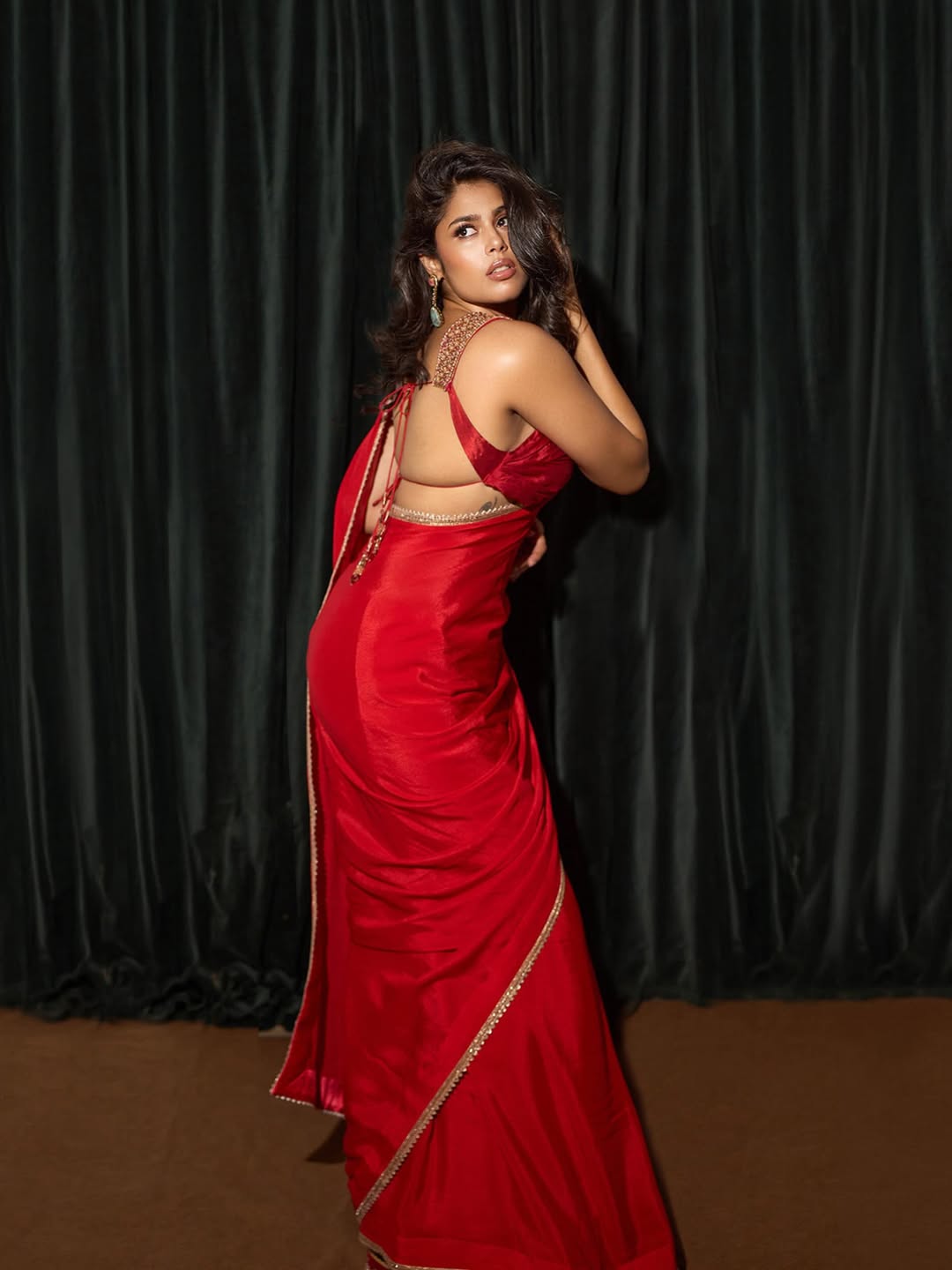 Faria Abdullah Stuns in Red Saree – Chitti Look Goes Viral