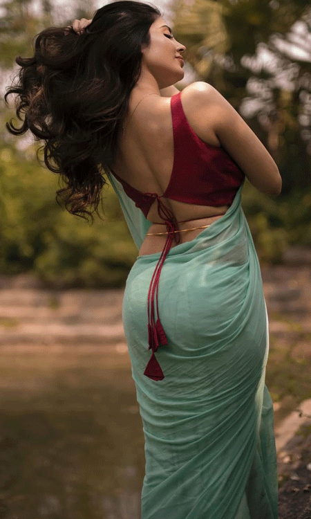 Kushitha Kallapu Turns Heads with Her Stunning Traditional Look