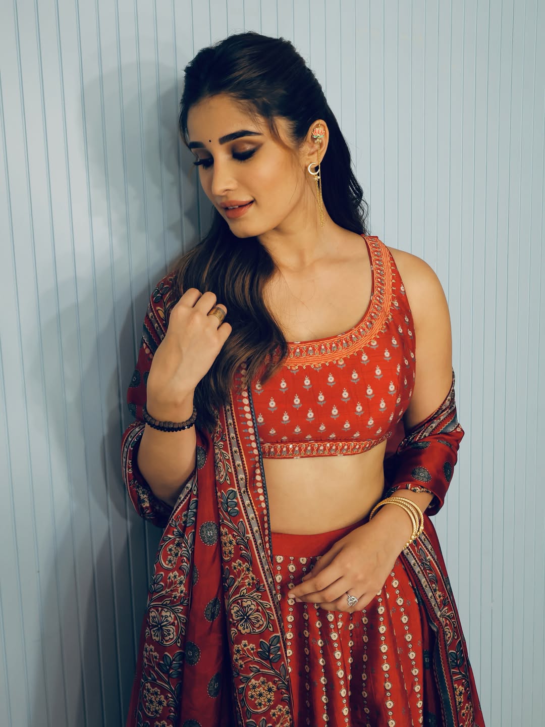 Rasha Thadani’s Mesmerizing Red Lehenga Glow Steals the Spotlight