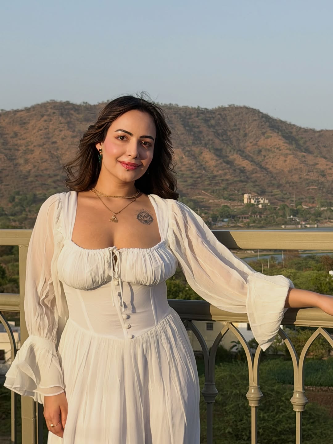 Aanchal Munjal’s Dreamy White Look at Udaipur