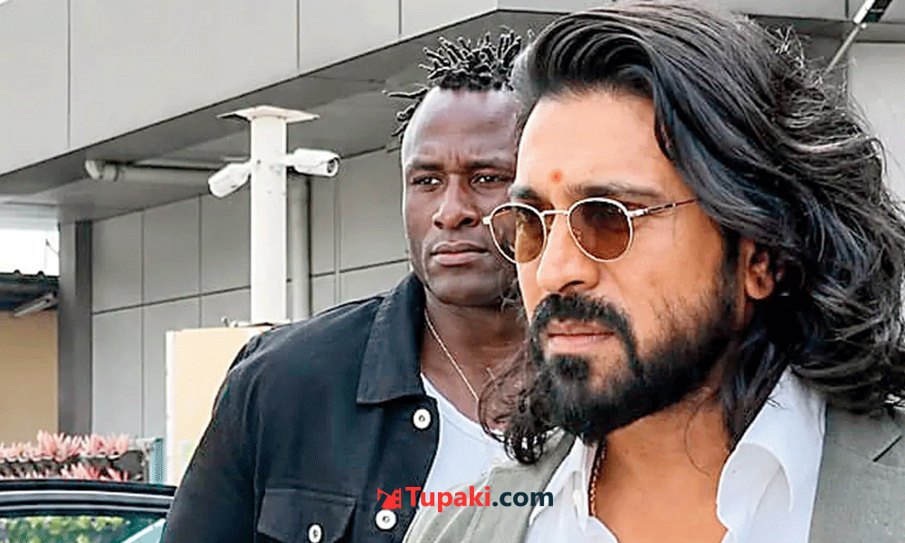 పెద్ది ఈవెంట్: చ‌ర‌ణ్ బాడీగార్డ్ మీద ప‌డుతున్న ప్యాన్స్.. వ్వాటే క్రేజ్